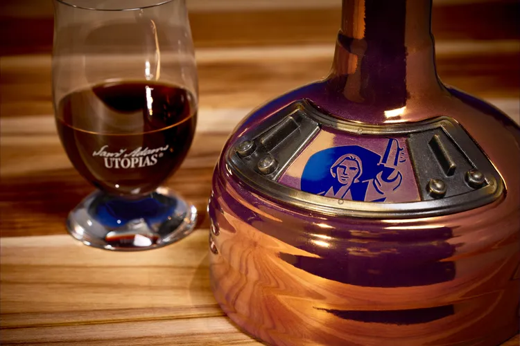 Samuel Adams Utopias 2025 – Loại Bia Mạnh Nhất Thế Giới Với 30% Độ Cồn