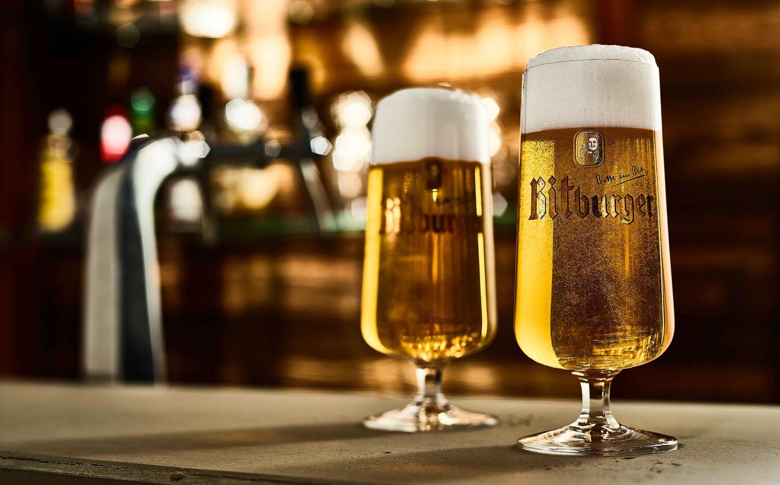 Bitburger Premium Pils: Vẻ Đẹp Văn Hóa và Hương Vị Đích Thực của Bia Đức